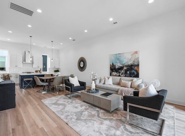 Building Photo - 5910 Val Verde St