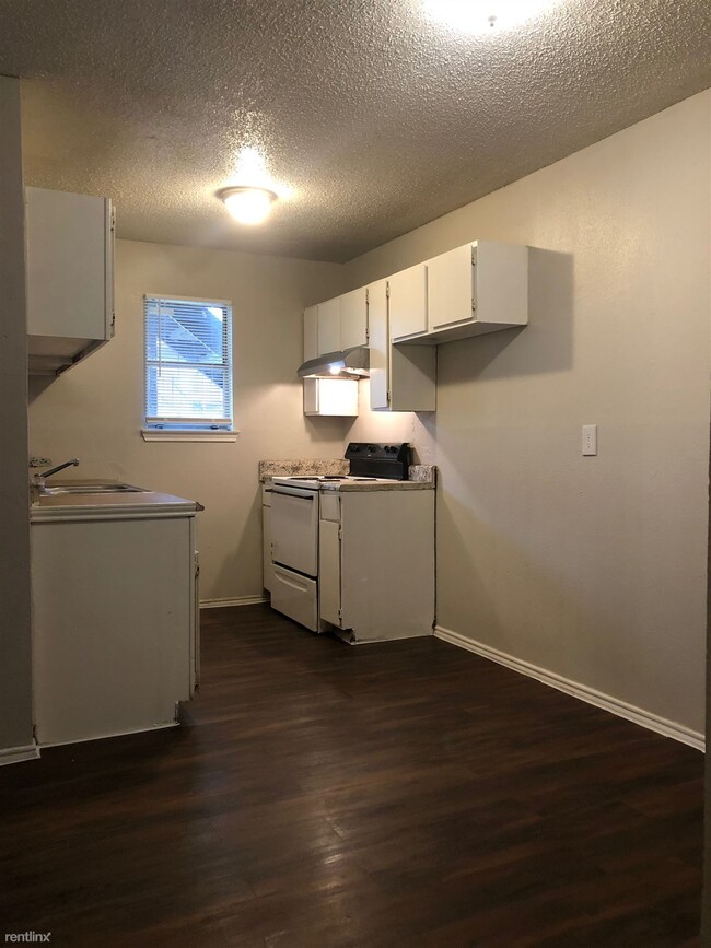 Building Photo - 1051 Gillette Blvd
