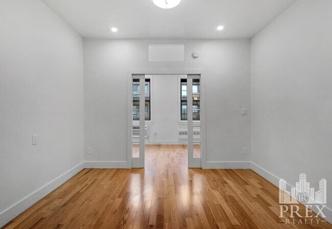 Foto del edificio - 335 East 81st Street