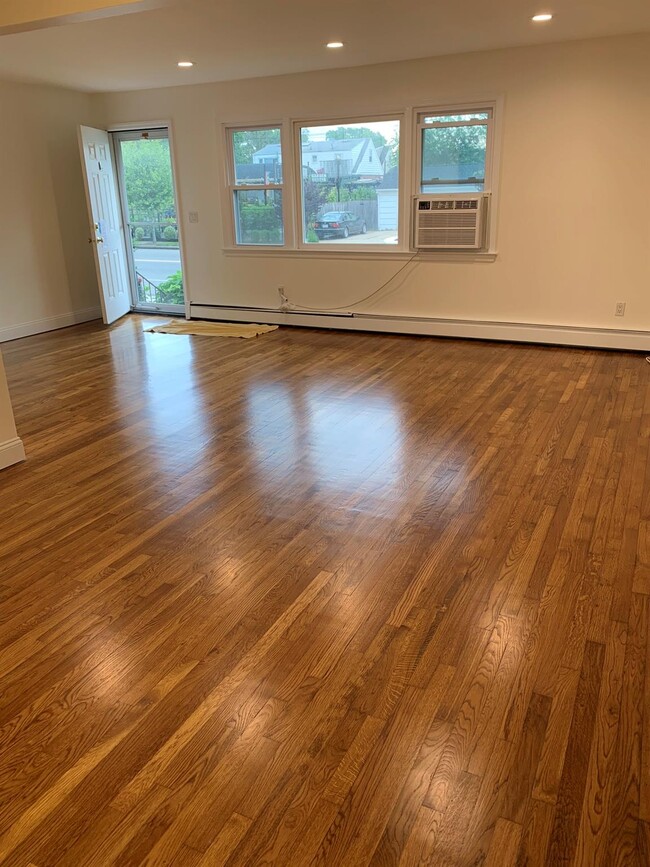 Building Photo - 115 Nassau Blvd