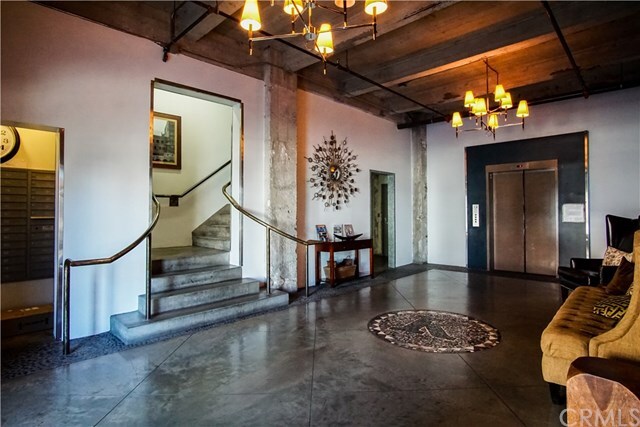 Foto del edificio - 100 W 5th St