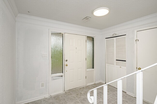 Building Photo - 15398-15328 28 Ave