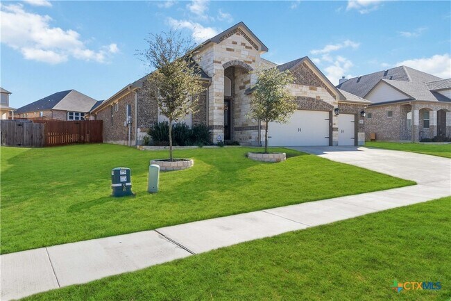 Foto del edificio - 8402 Ridge Crest Dr