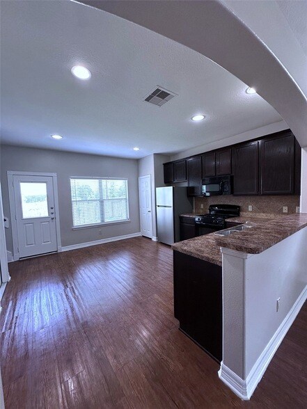 Building Photo - 59 Woodland Hills Dr