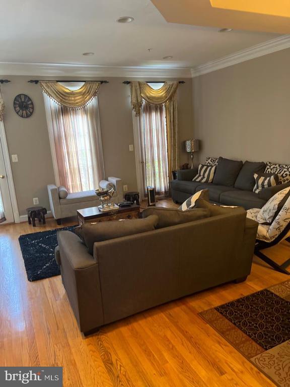 Foto del edificio - 1326 Lessard Ln