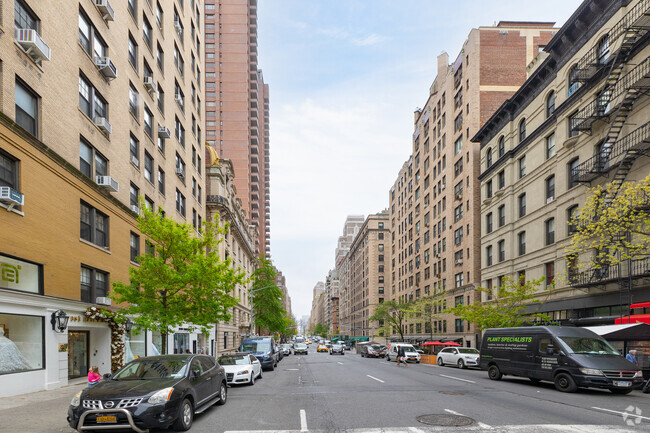 Building Photo - 21 E 90th St