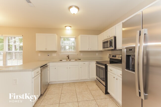 Foto del edificio - 6111 Forest Pond Dr