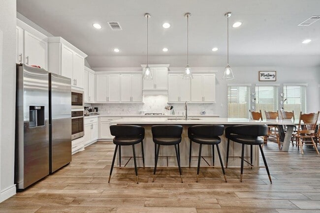 Building Photo - 132 Cyrus Milton Dr