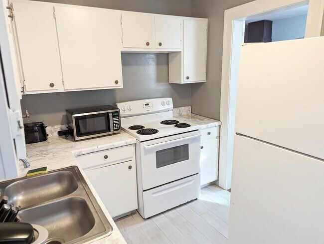 Foto del edificio - 1109 N Buchanan Blvd