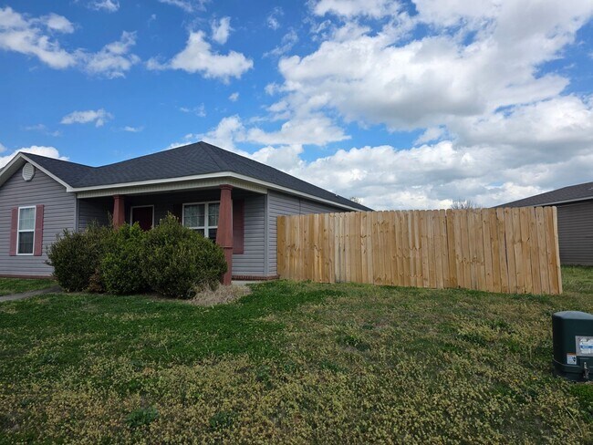 Foto del edificio - Nice 3 bedroom in west Fayetteville