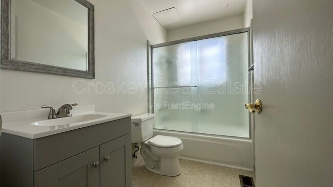 Building Photo - 3521 Fairview Dr