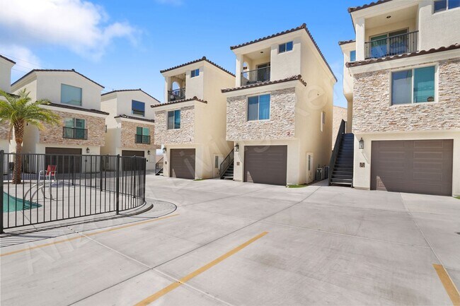 Building Photo - FURNISHED RIVERWALK TOWNHOME