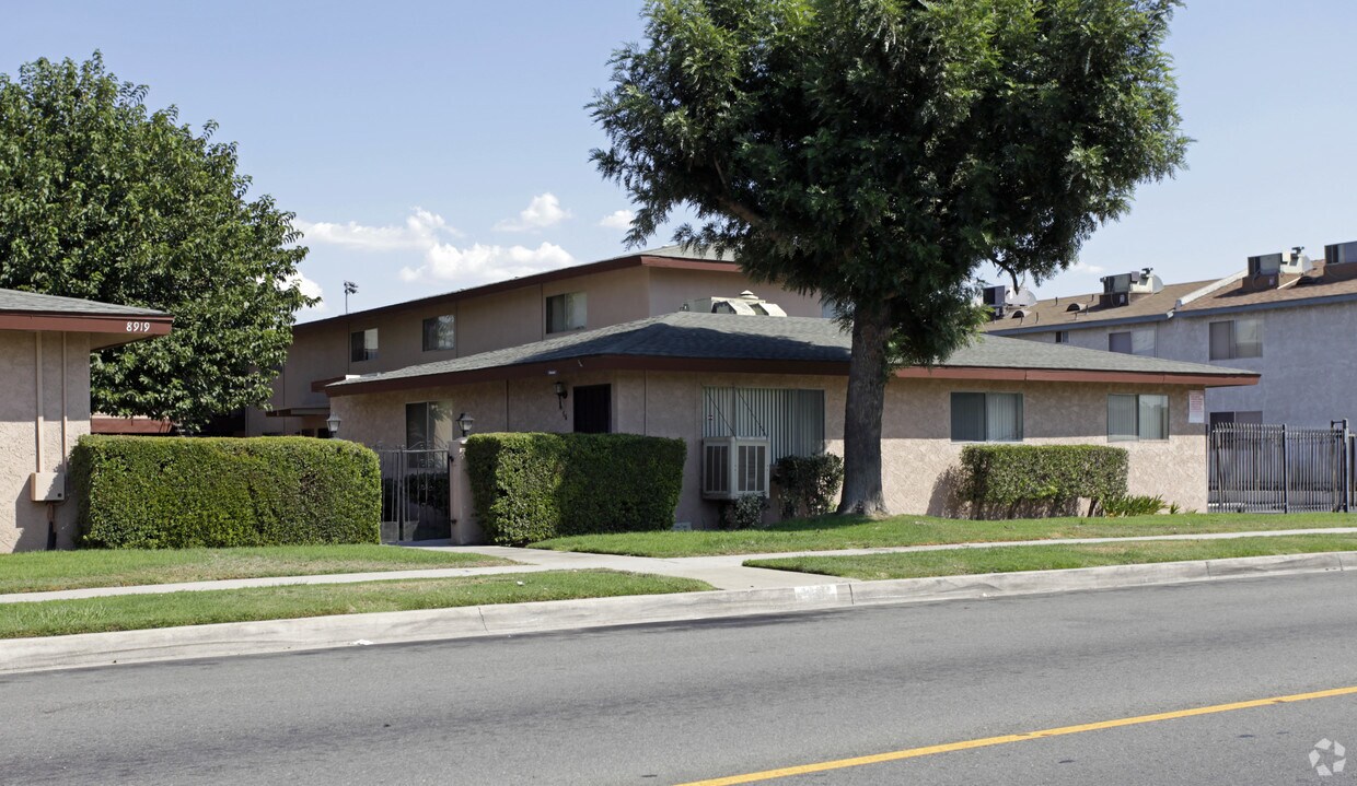 Primary Photo - The Merrill Manor Apartments