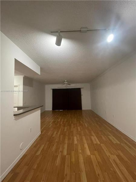 Foto del edificio - 2458 Centergate Dr