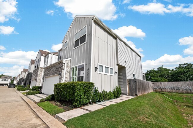 Building Photo - 8821 Hollister Pine Ct