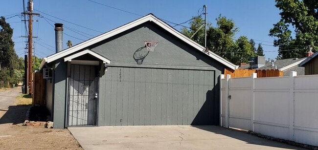 Building Photo - La Loma Cozy Modesto 1 Bedroom 1 Bath Home