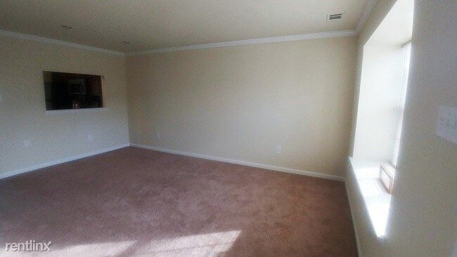 Building Photo - 2 br, 1.5 bath Townhome - 13 Red Hearth Court