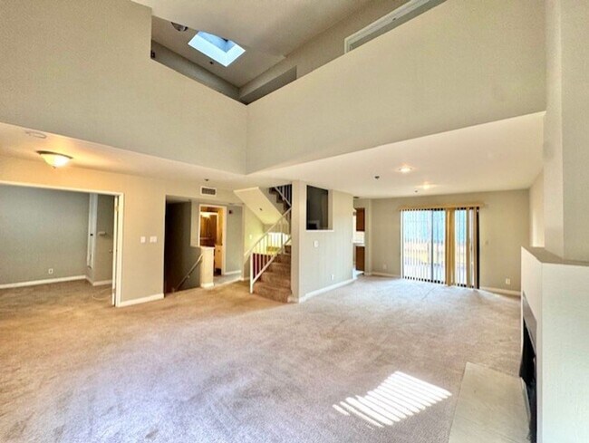 Building Photo - Spacious 3-Bedroom, 3-Bathroom Home