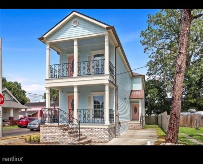 Building Photo - 3301 Chartres St