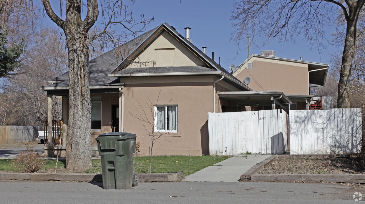 Foto del edificio - 2557 E Valley View Ave