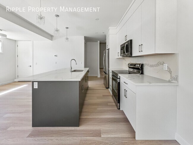 Photo du bâtiment - BRAND NEW SPACIOUS 3 BEDS, 2.5 BATHS TOWNHOUSE | PRIME MONTGOMERY LOCATION NEAR THE RIVER