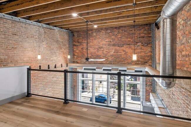 Foto del edificio - 213 E Main St