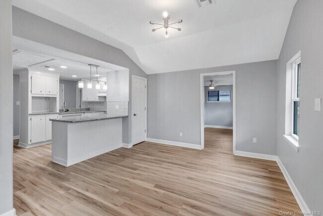 Foto del edificio - Amazing updated 3/2!