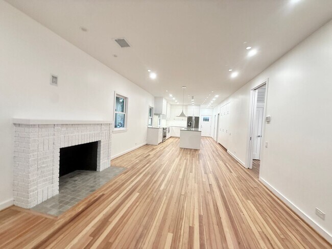 Building Photo - SUL12BS