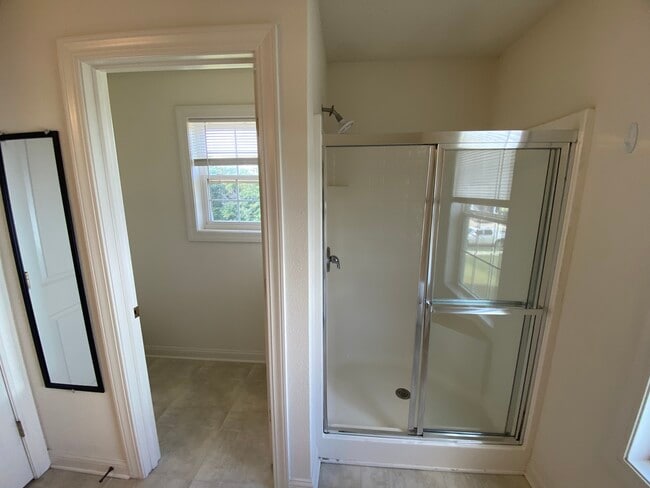 Building Photo - 9425 Treyburn Lakes Dr