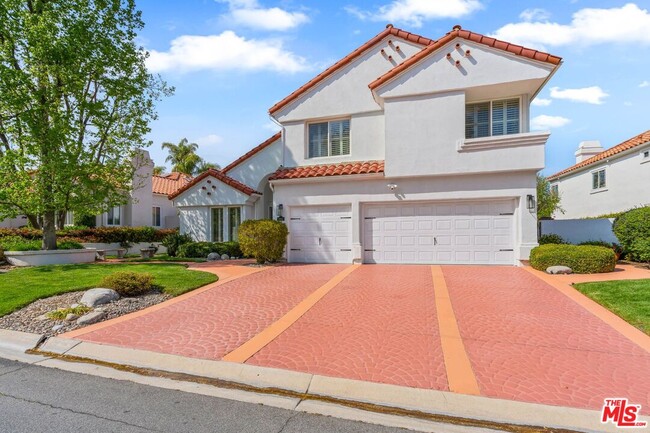 Foto del edificio - 5683 Hazelcrest Cir
