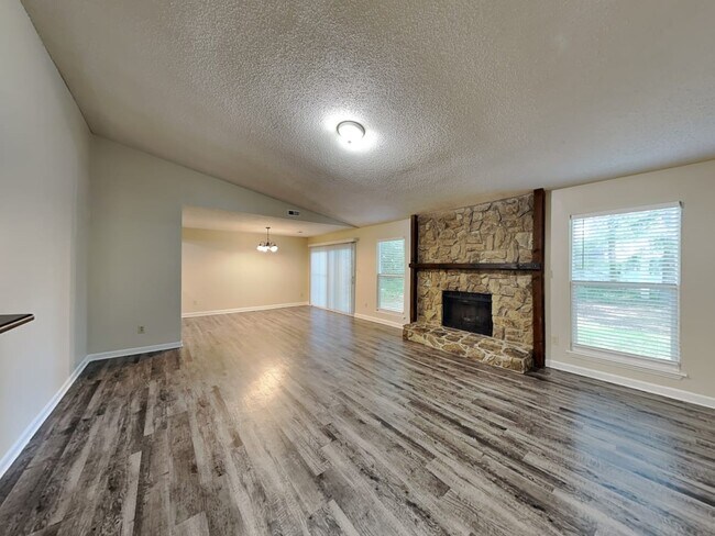 Building Photo - 4700 Cricklewood Ln