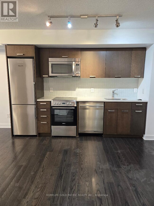 Building Photo - 295 Adelaide St W