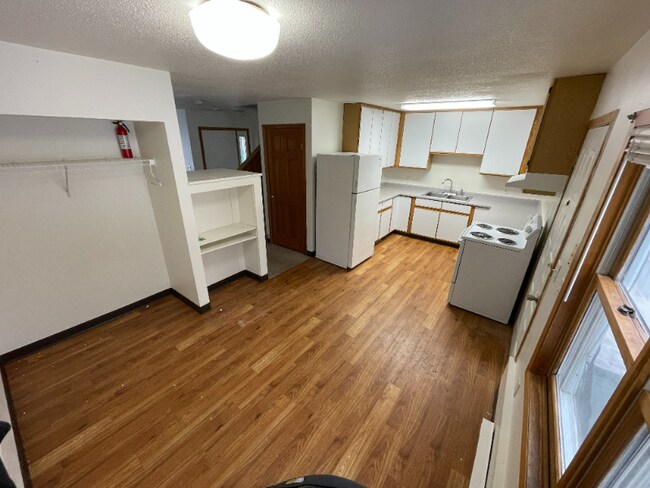 Foto del edificio - 319 N 3rd Ave W