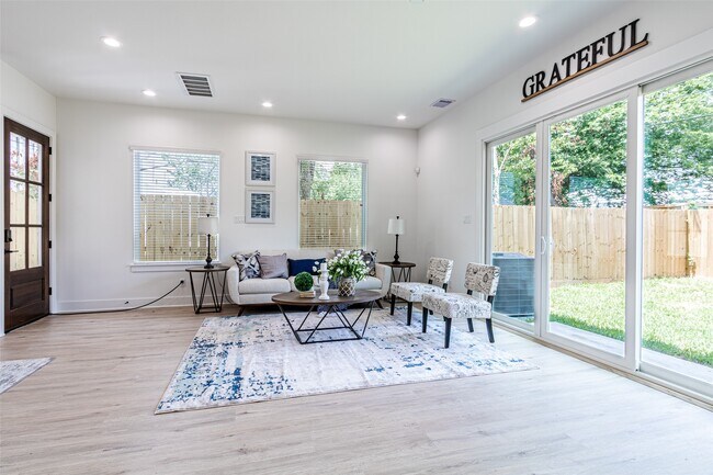 Foto del edificio - 6814 Burkett St.