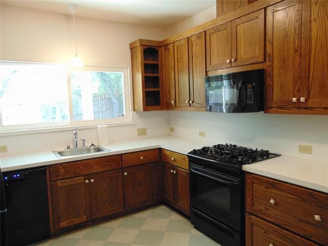 Building Photo - 10306 Country Club Dr