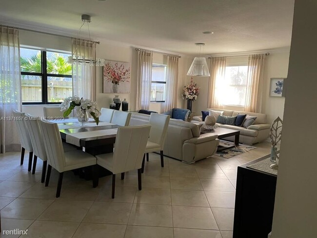 Building Photo - 4 br, 3.5 bath House - Garden Estates At T...