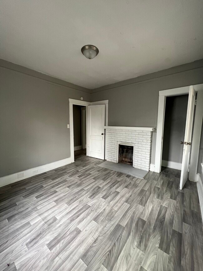 Building Photo - Updated Midfield 2 Bedroom, Section 8 Appr...