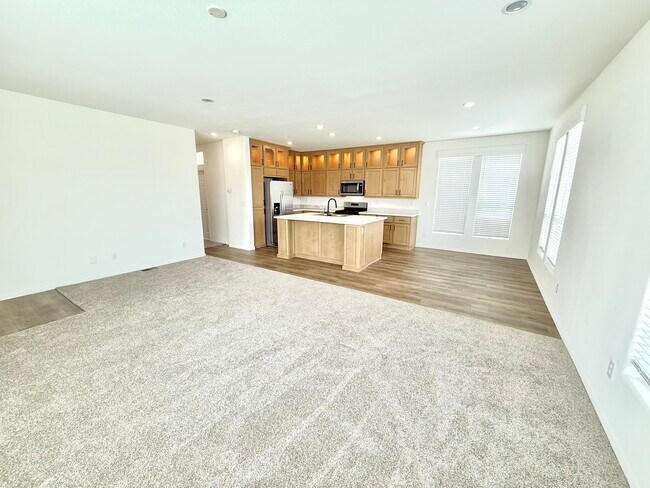 Building Photo - 500 Rancheros Dr
