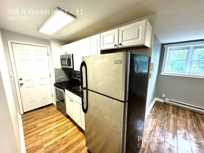 Building Photo - Cozy unit with modern updates!