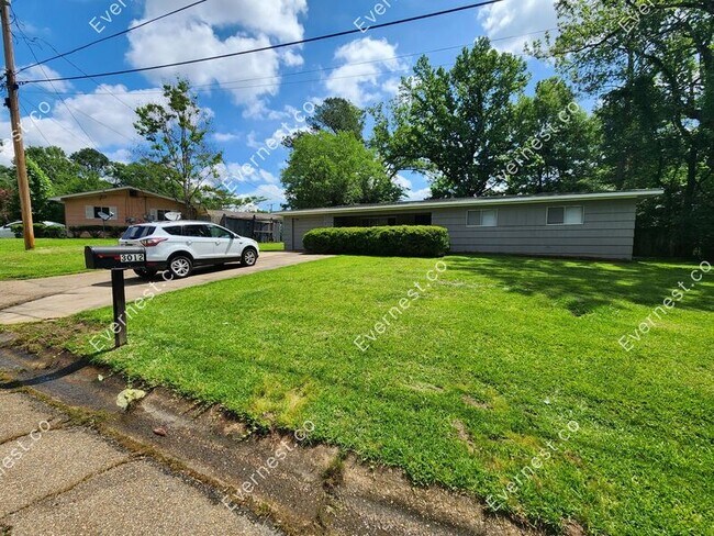 Building Photo - 3012 Marwood Dr