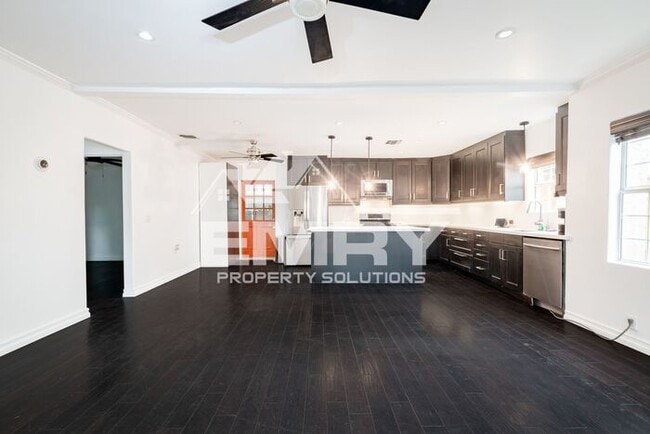 Foto del edificio - Primary Home and ADU for rent Division St ...