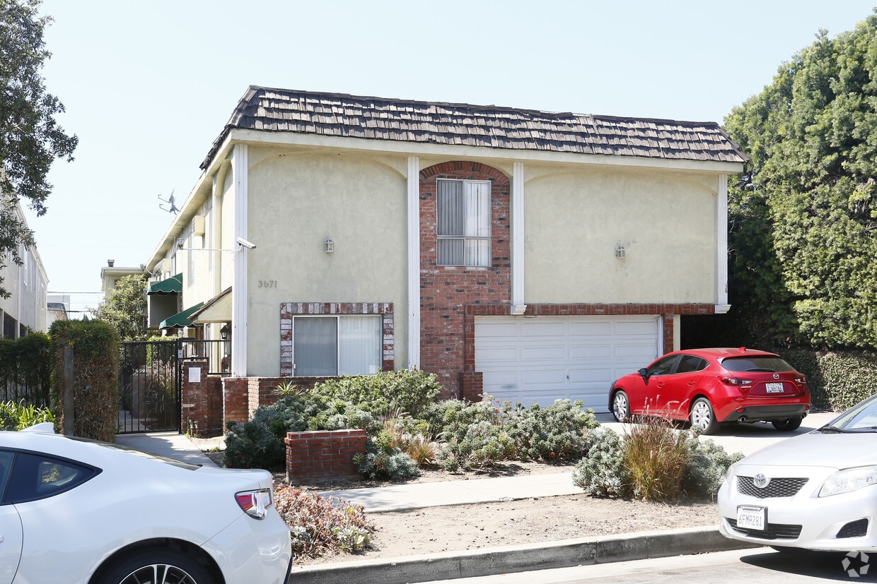 Primary Photo - 3671 Mentone Ave