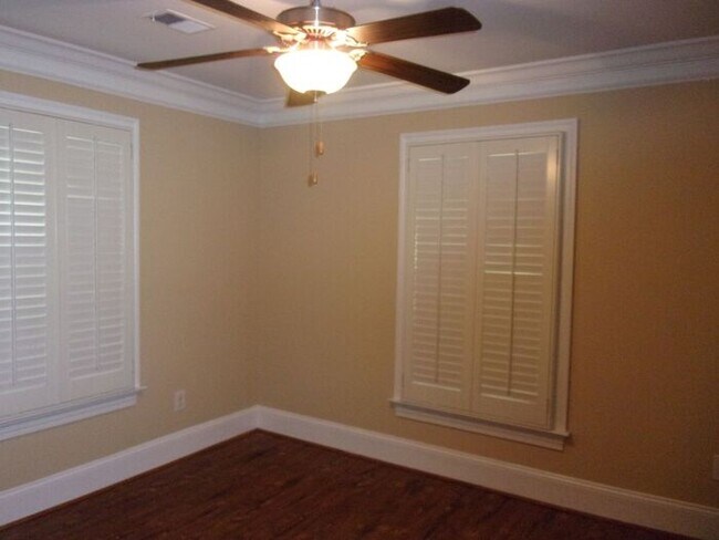 Foto del edificio - Beautifully Landscaped 2 Bedroom 1 Bath Home in College Park