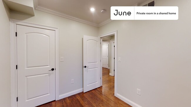 Building Photo - Private bedroom in 5 bed/1.5 bath Home