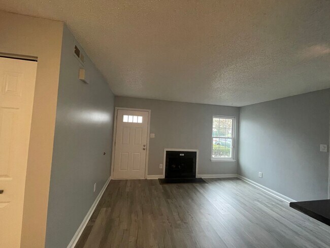 Foto del edificio - NEWPOINTE CONDO