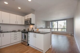 Building Photo - 2400 Bathurst St