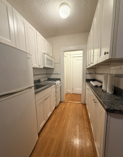 Building Photo - 394 Riverway