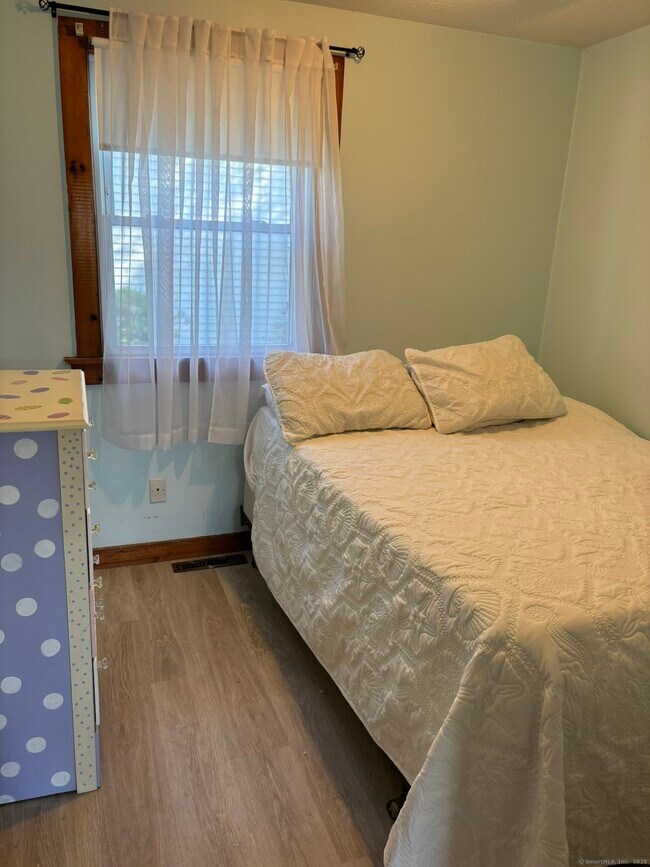 Foto del edificio - 42 Grove Beach Rd S