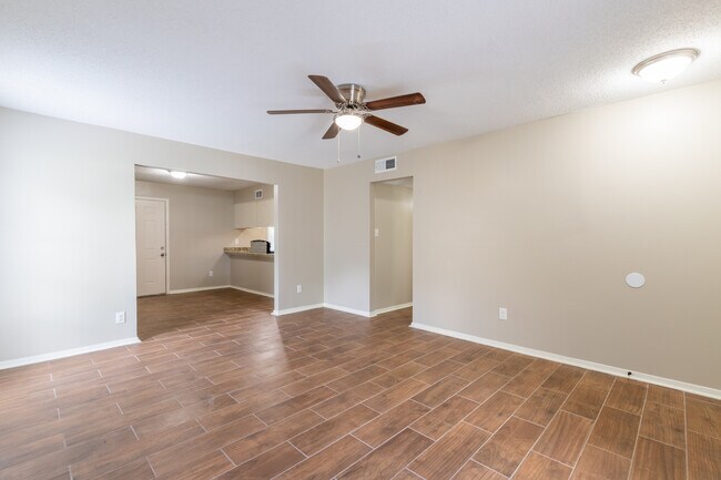 Building Photo - 3869 Winwood Dr