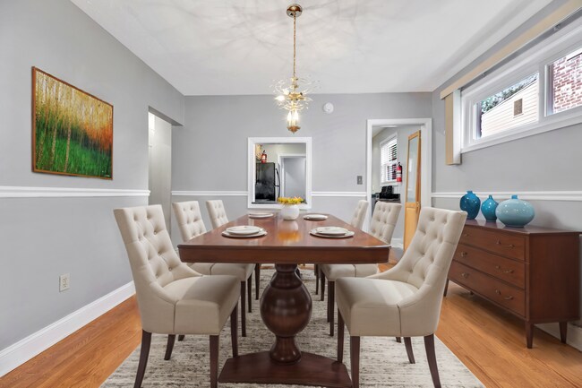 Building Photo - 623 Nicholson St NE